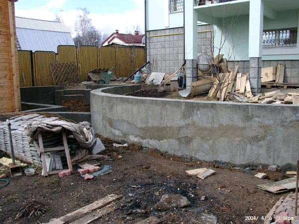 Построена подпорная стенка